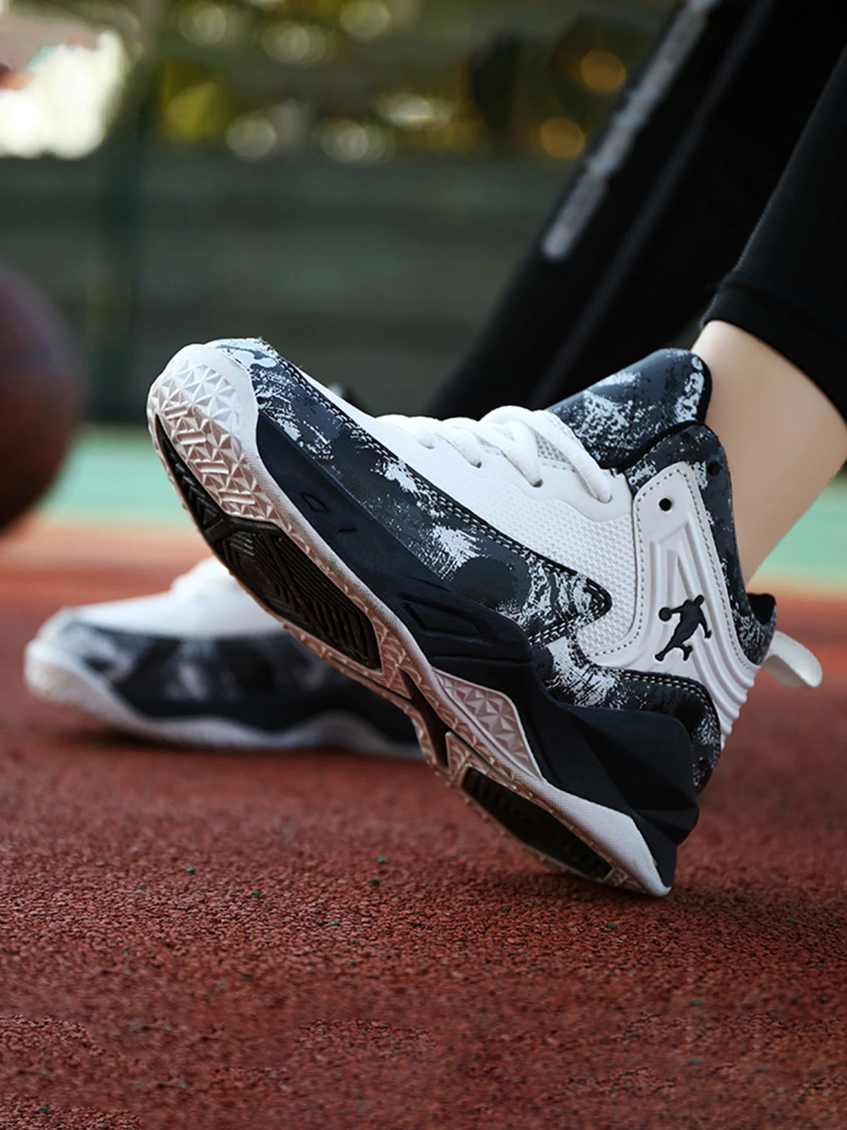 2025 New Boys Brand Basketball Shoes for Kids Sneakers Thick Sole Non-slip Children Sports Shoes Child Boy Basket Trainer Shoes
